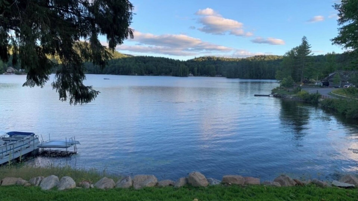 Wells House | Adirondack Lakefront Getaway. Newly renovated,Fireplace,Game room,30 min to Gore