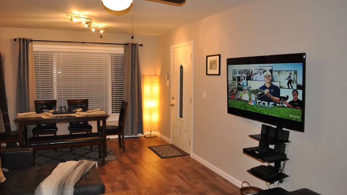 Carmichael House | Adison GOLD - Organic Garden & Barbecue, Pet friendly, Downtown & Airport