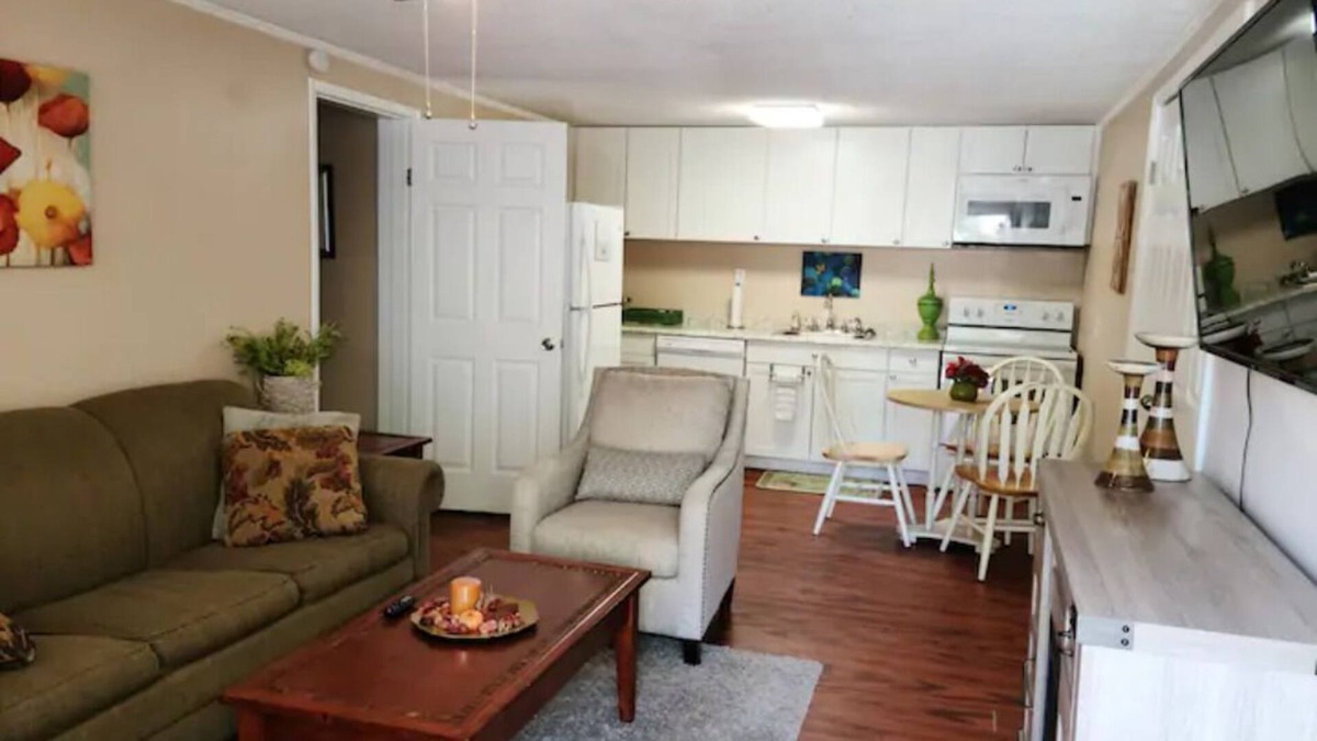 Cleveland Apartment | Adkisson Villa ★NEWLY REDONE★ Best Location! 2 MIN >I75, Arcade table PACMAN