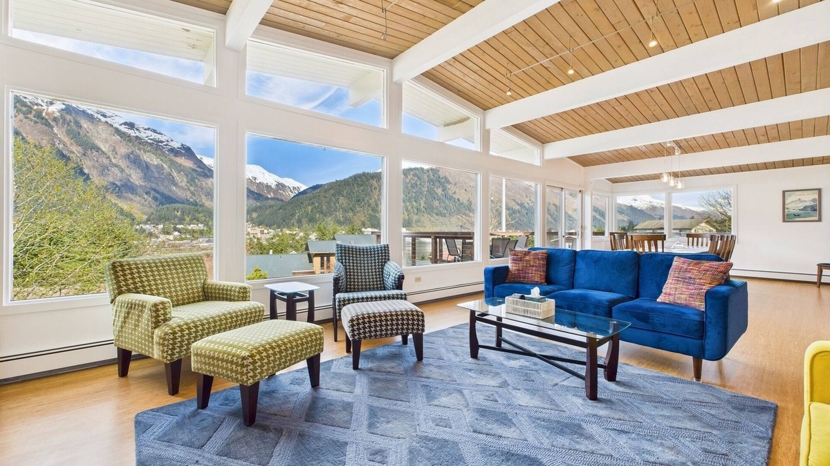 West Juneau House | Admiral’s View | Panoramic Views, Family Friendly