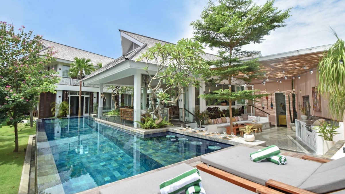 Berawa Villa | Adnaisak House - Seven Bedroom Villa, Sleeps 14