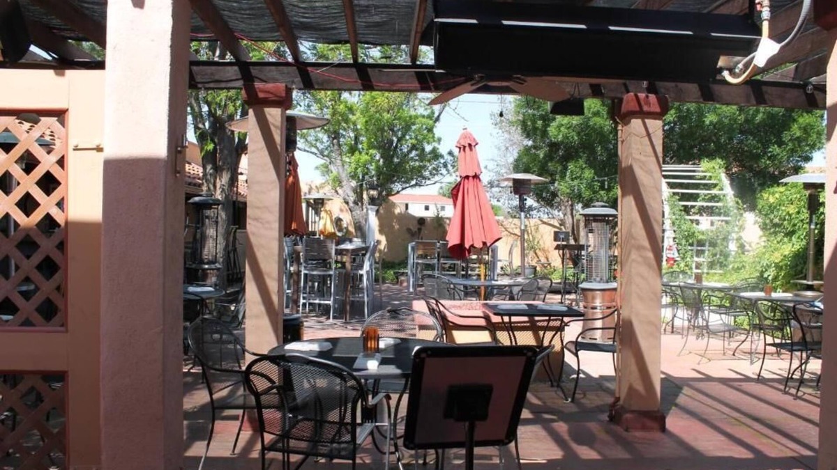Lakewood Hotel | Adobe Rose Inn