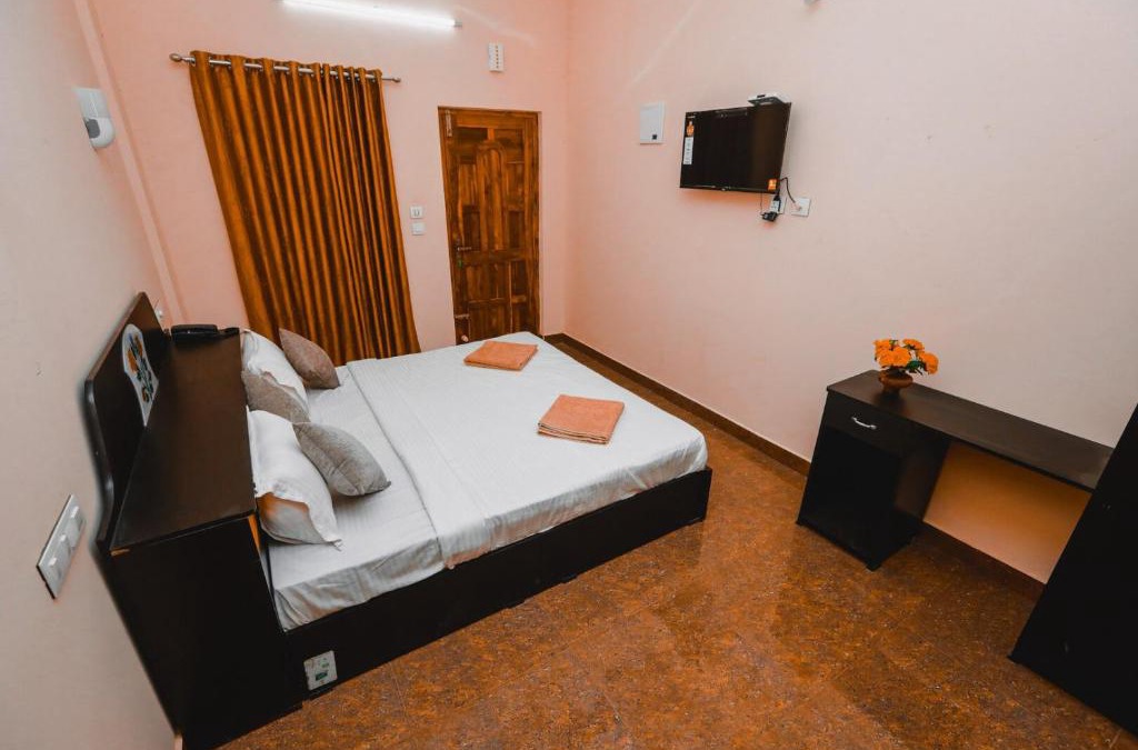 Meenangadi Hotel | Adona Residency