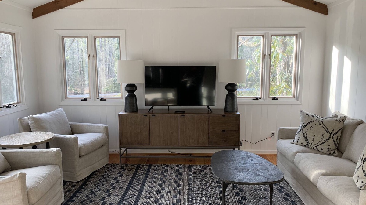 Sapphire Cottage | Adorable 1 Bedroom Cottage