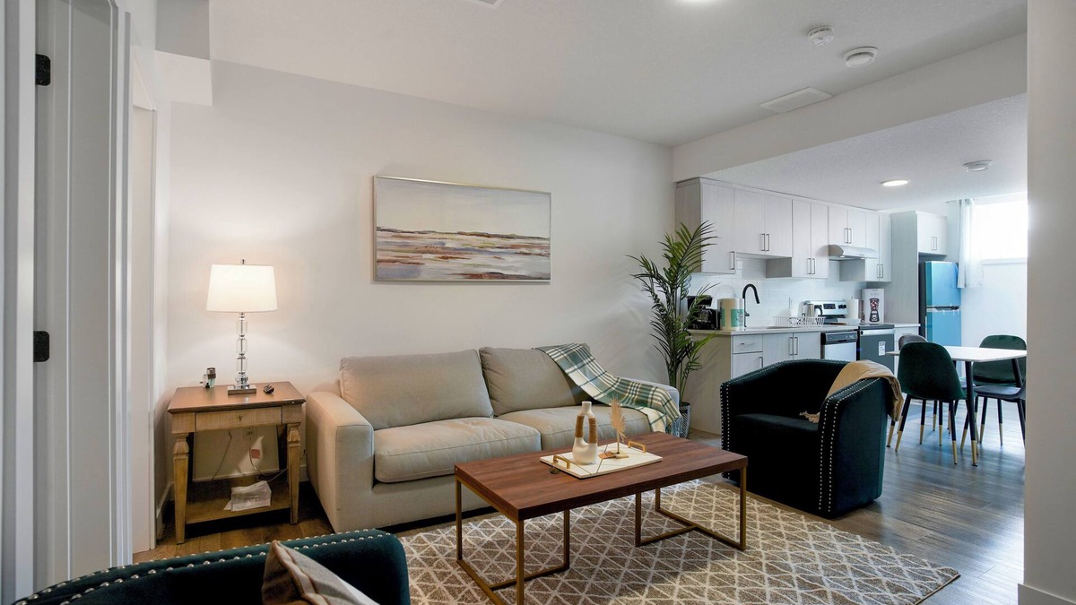 Jasper Place Apartment | Adorable 1 bedroom suite - 8mins from West Edmonton Mall