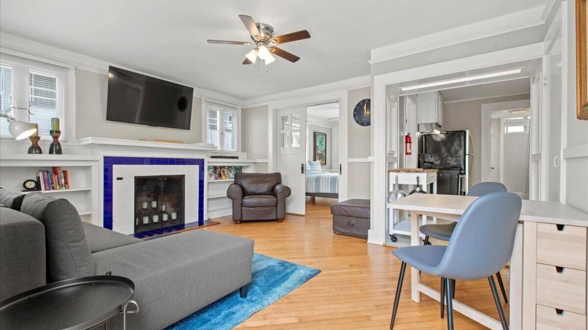 Park West Apartment | Adorable 1 Br. 1 Bath Apartment with AC in Sunny San Diego.
