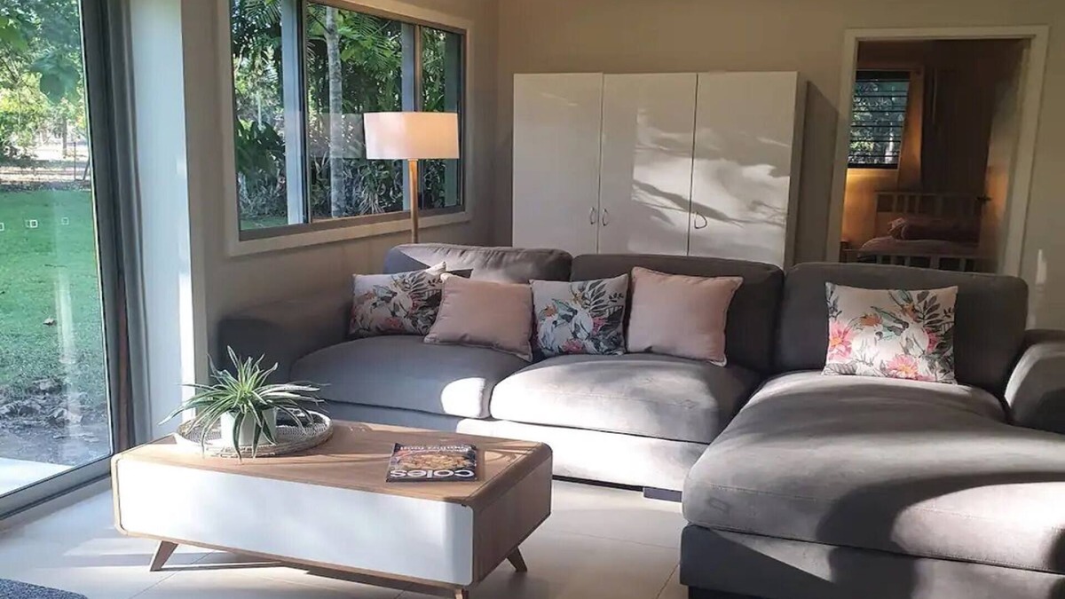 McMinns Lagoon House | Adorable 2 bedroom unit, set in lush gardens