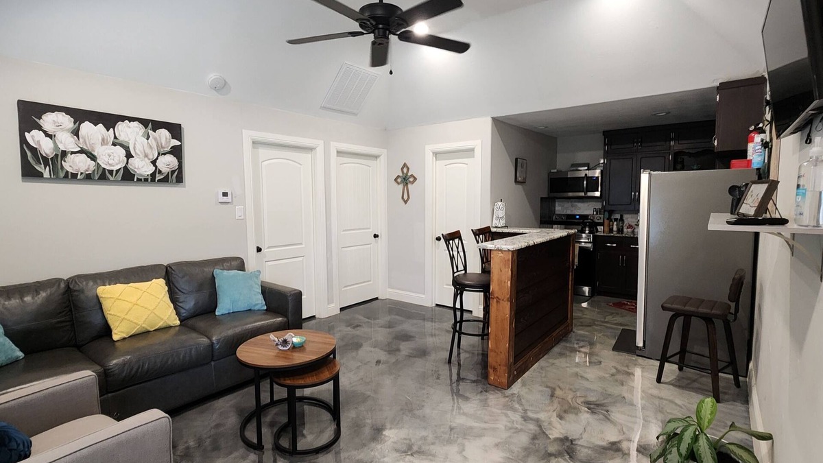Lake Worth Apartment | Adorable 2-bedroom guesthouse with free parking