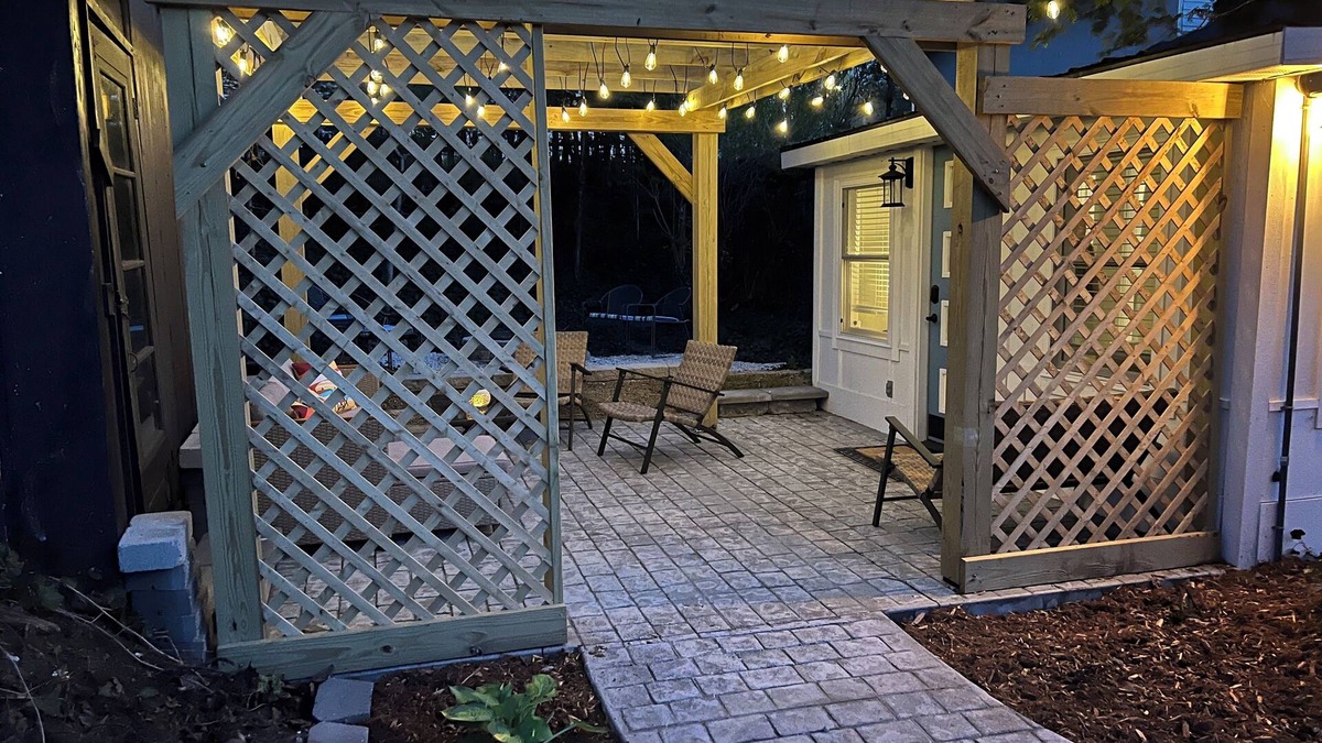 Beulah House | Adorable 2-bedroom home, 2 min walk to lake, restaurants, shops.Near SB Dunes