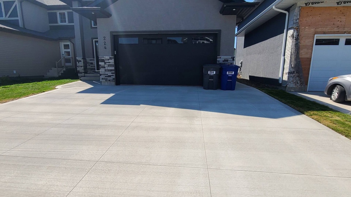 Saskatoon Apartment | Adorable 2-bedroom place with 1 free parking