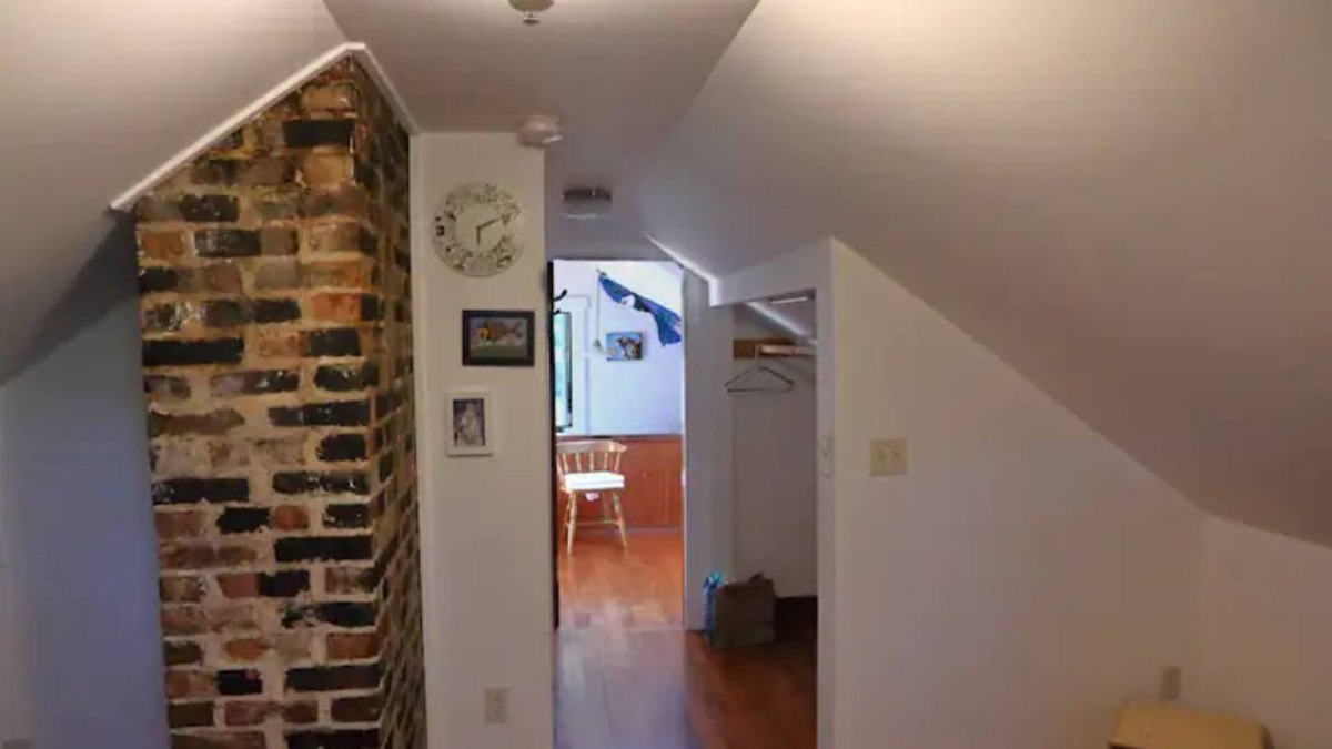 Sunset Hill House | Adorable 2 bedroom unit in quiet beach community.