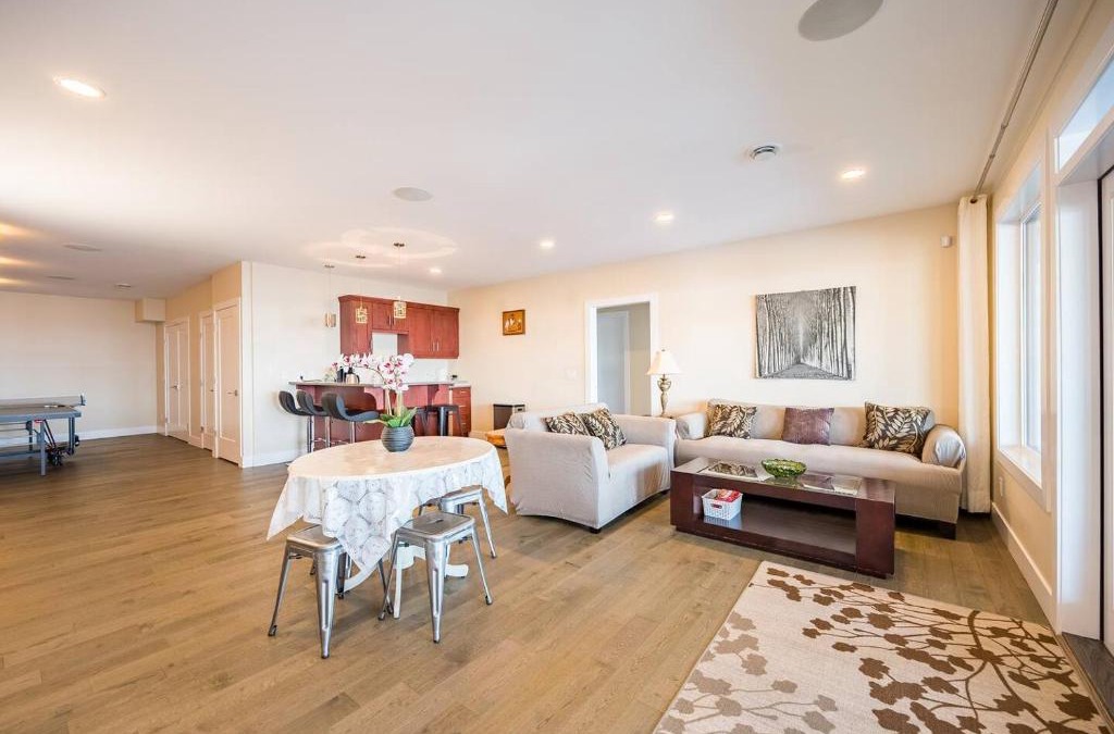 Southwest Mission Apartment | Adorable 2 Bedrooms with Private washroom in Kelowna -Shared Living Room