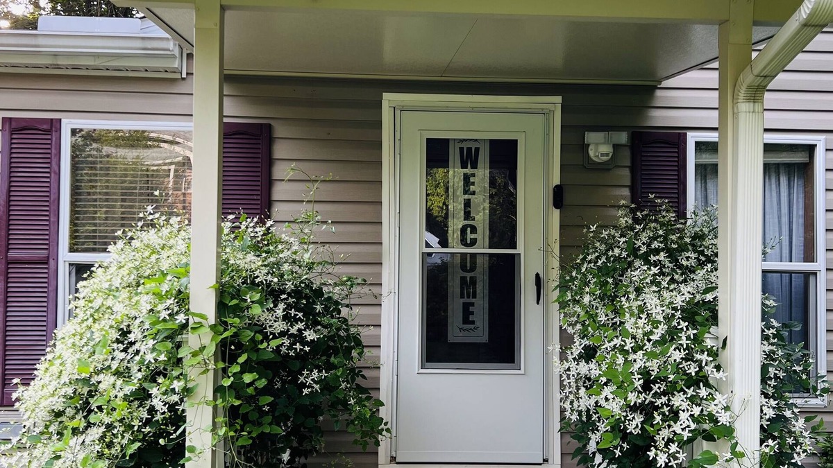 State College House | Adorable 3 Bedroom Walking Distance to Stadium & Campus