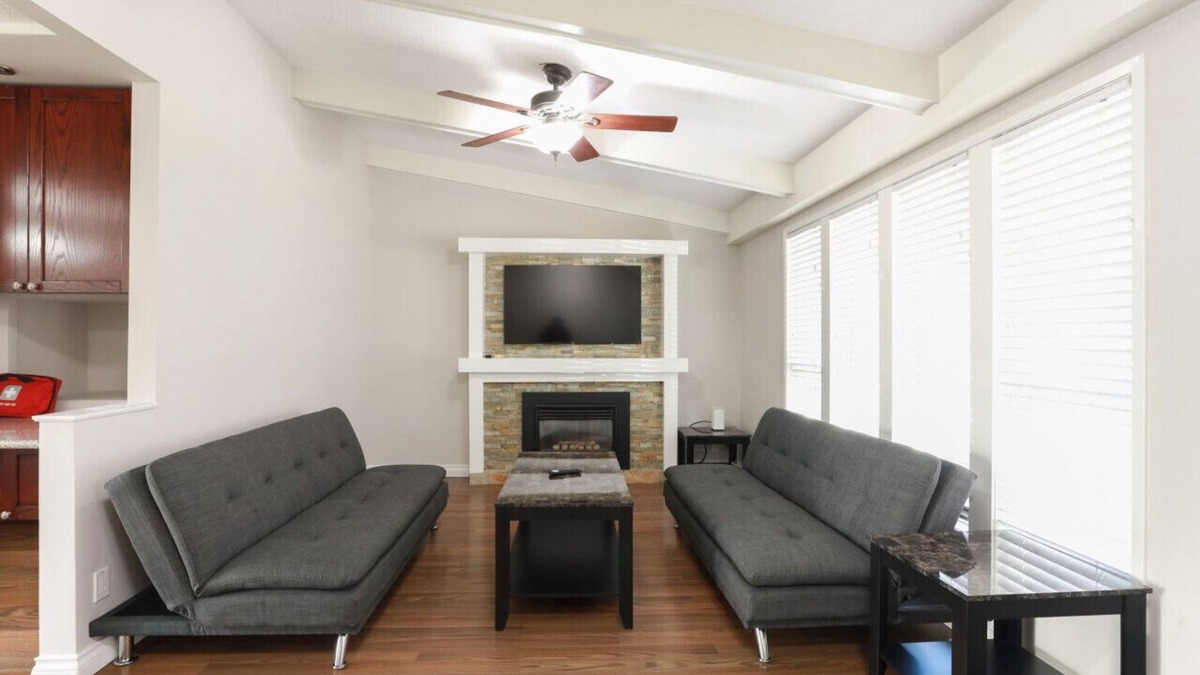South Clearbrook House | Adorable 3 Bedroom Upper Floor