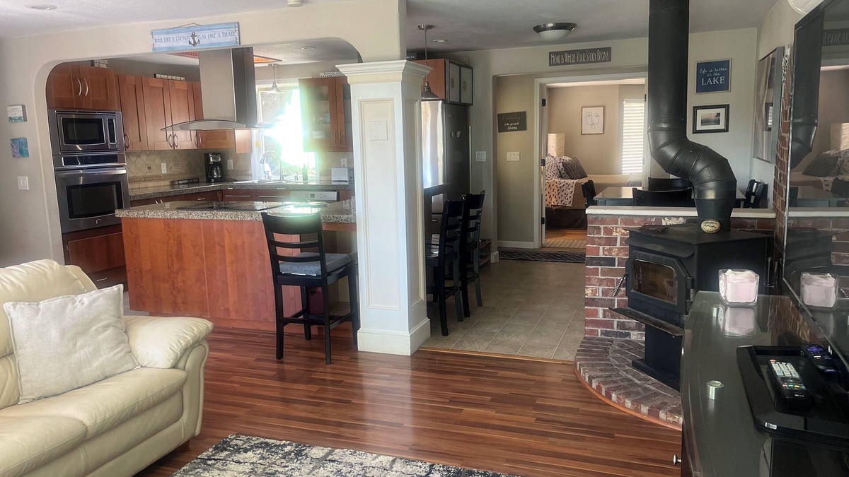 Bonney Lake House | Adorable 3-bedroom Island Home in Bonney Lake