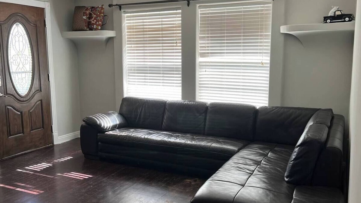 Lancaster House | Adorable 3bedroom 2+ acres ranch with farm animals