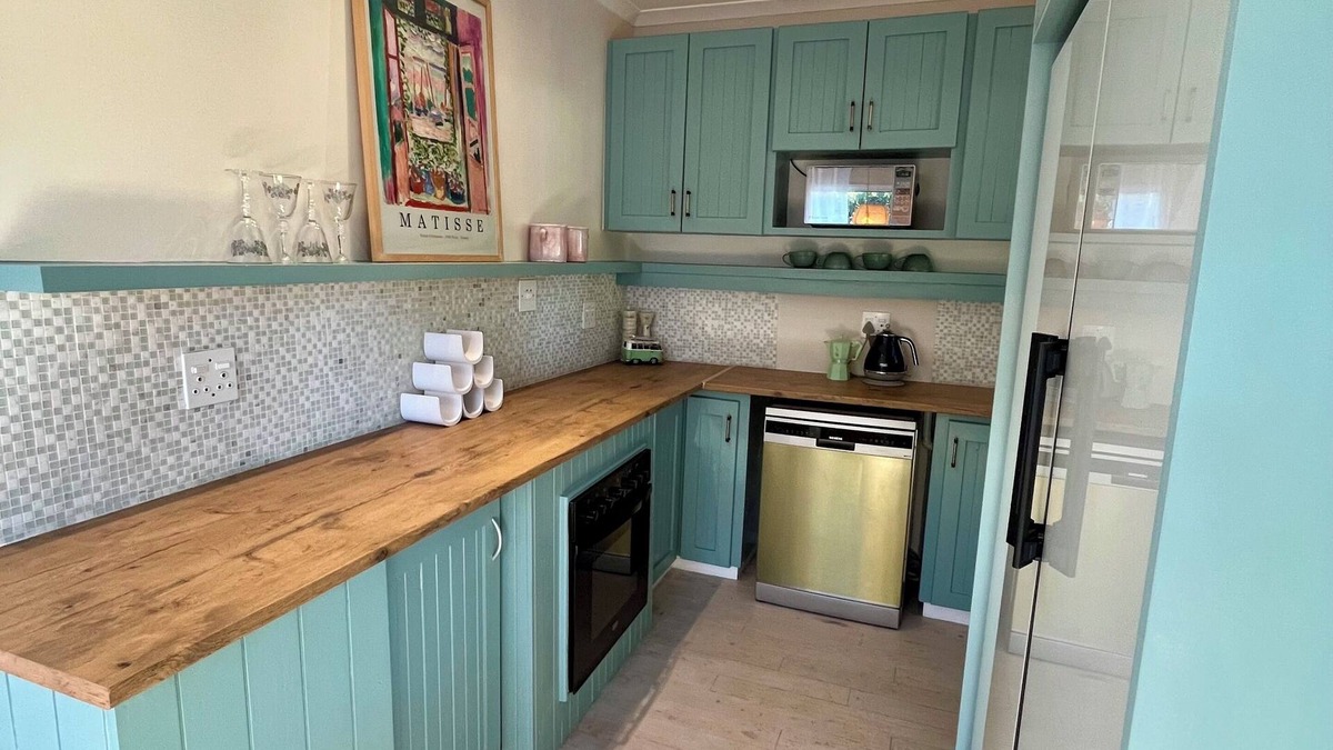 Noordhoek Cottage | Adorable Beach cottage in Noordhoek within walking distance of beaches and bars