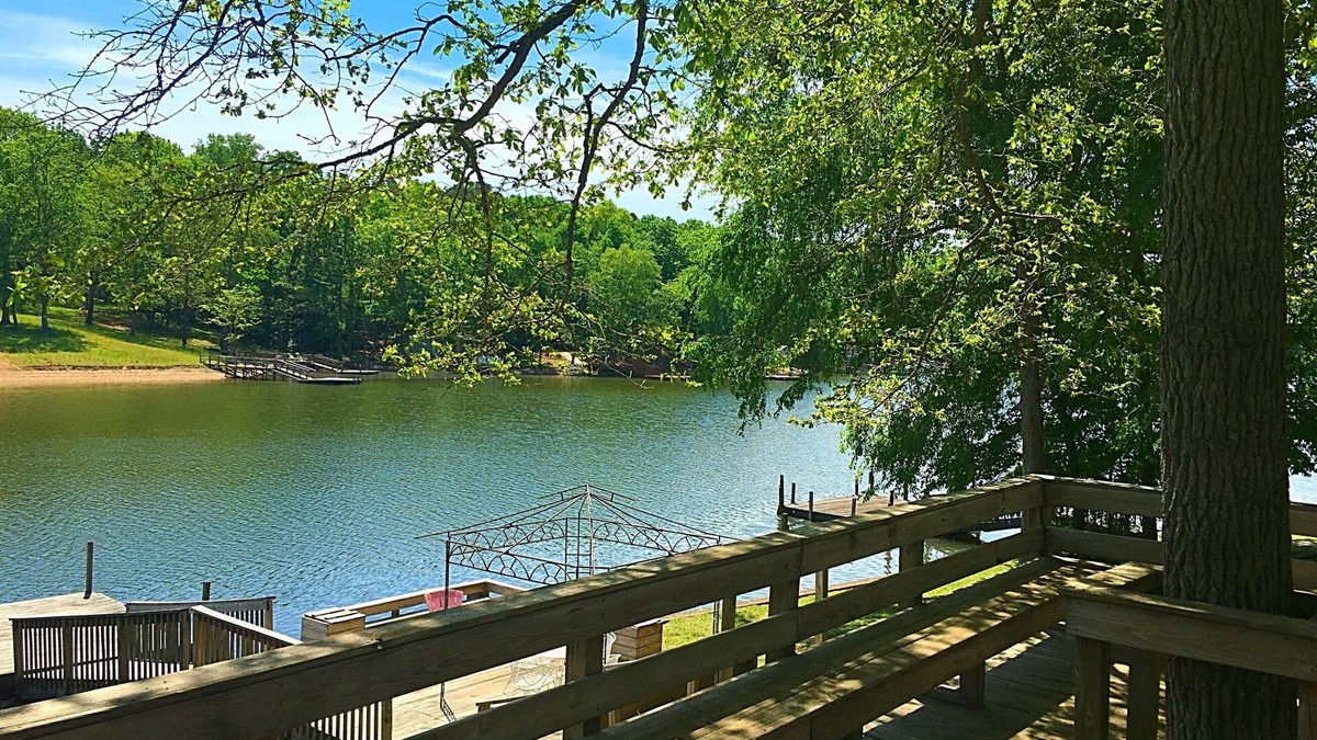 Denton Cottage | Adorable Cabin on High Rock Lake, Book your summer vacation now!
