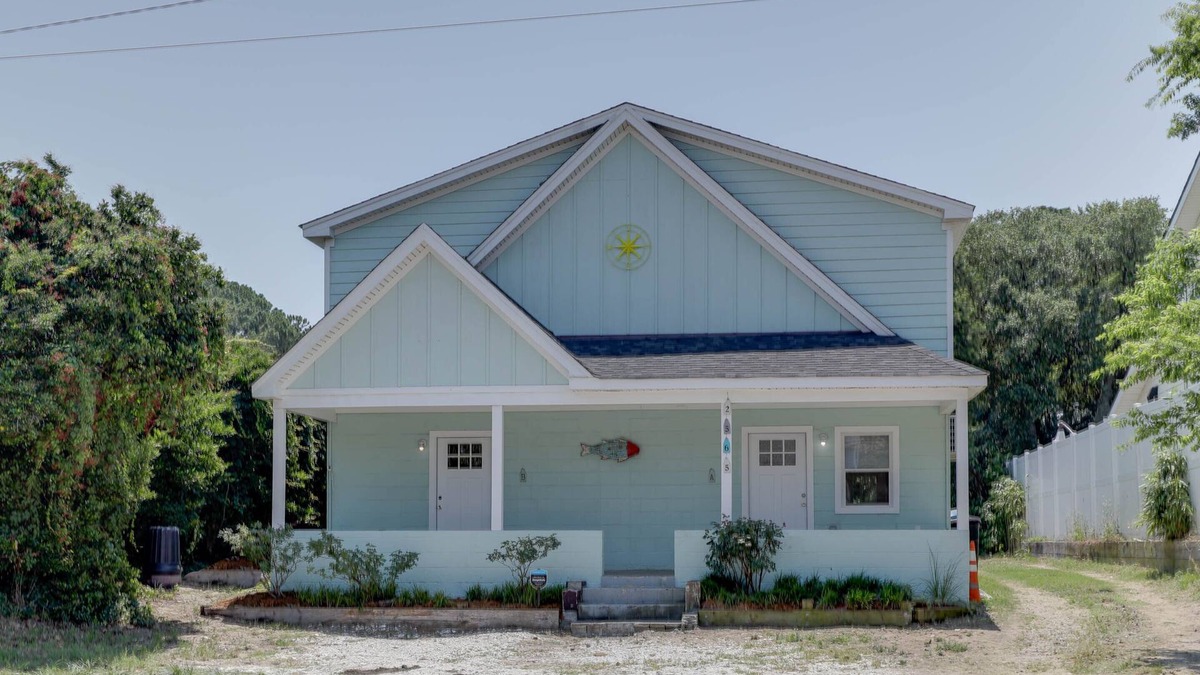 Northeast Virginia Beach Cottage | Adorable Chesapeake Bay Beach Cottage A Just 1 Block from the Sand!