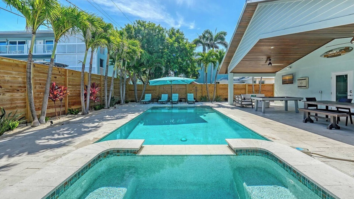 Bradenton Beach House | Adorable Cottage Close to Beach w/Heated Pool & Hot Tub, FREE WiFi & Trolley.