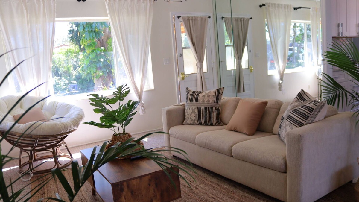 Deerfield Beach Cottage | Adorable Cottage Steps From The Beach! Sleeps Up To 8, FAMILY AND PET FRIENDLY