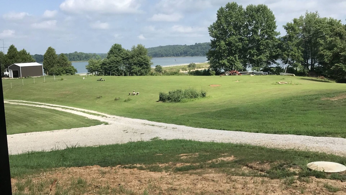 Schnellville Cottage | Adorable cottage. You will not find a better direct view of Patoka Lake.