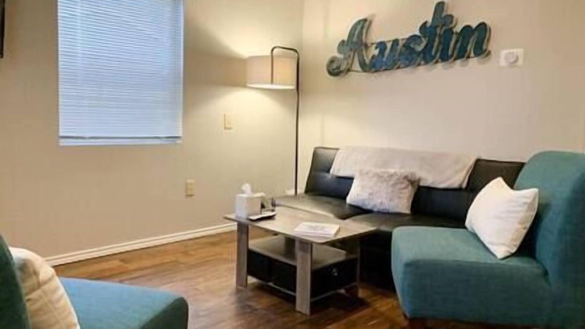 Galindo House | Adorable cozy 1 BR cottage centrally located with full ki.