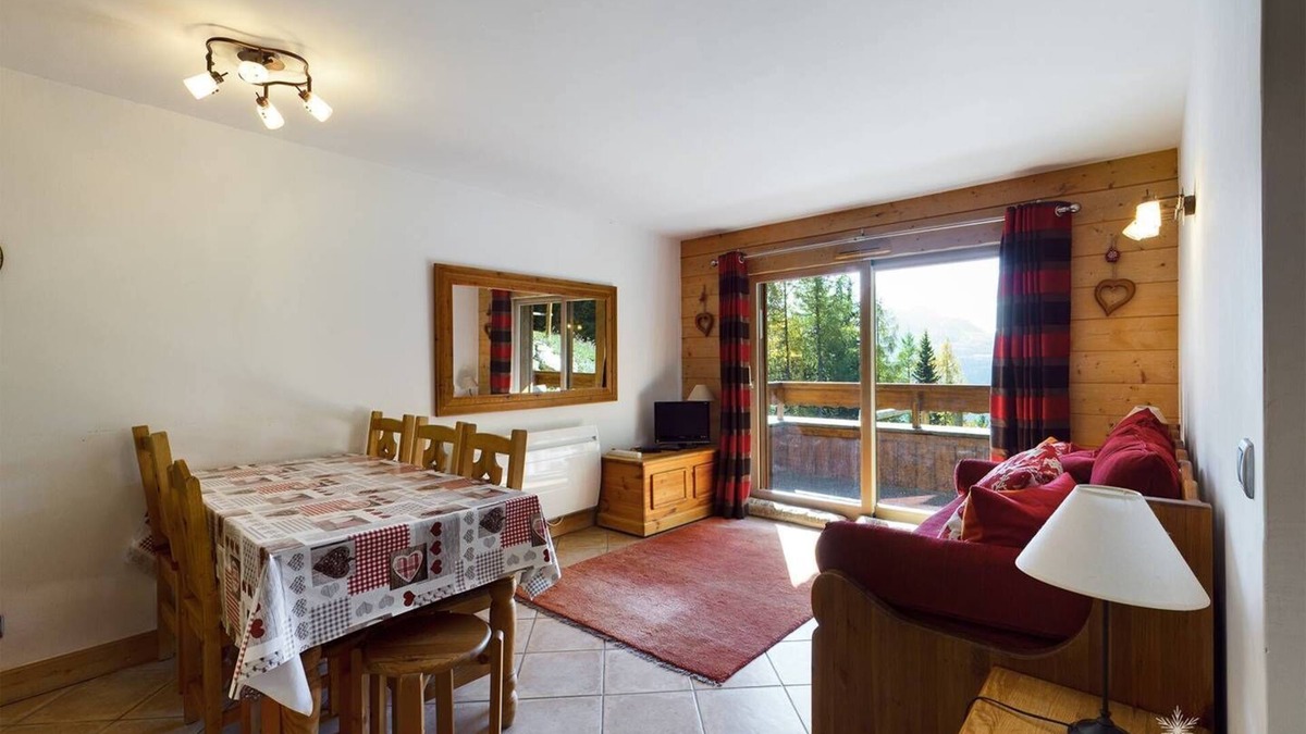 Les Eucherts Apartment | ADORABLE 3 ROOMS IN A QUIET AREA