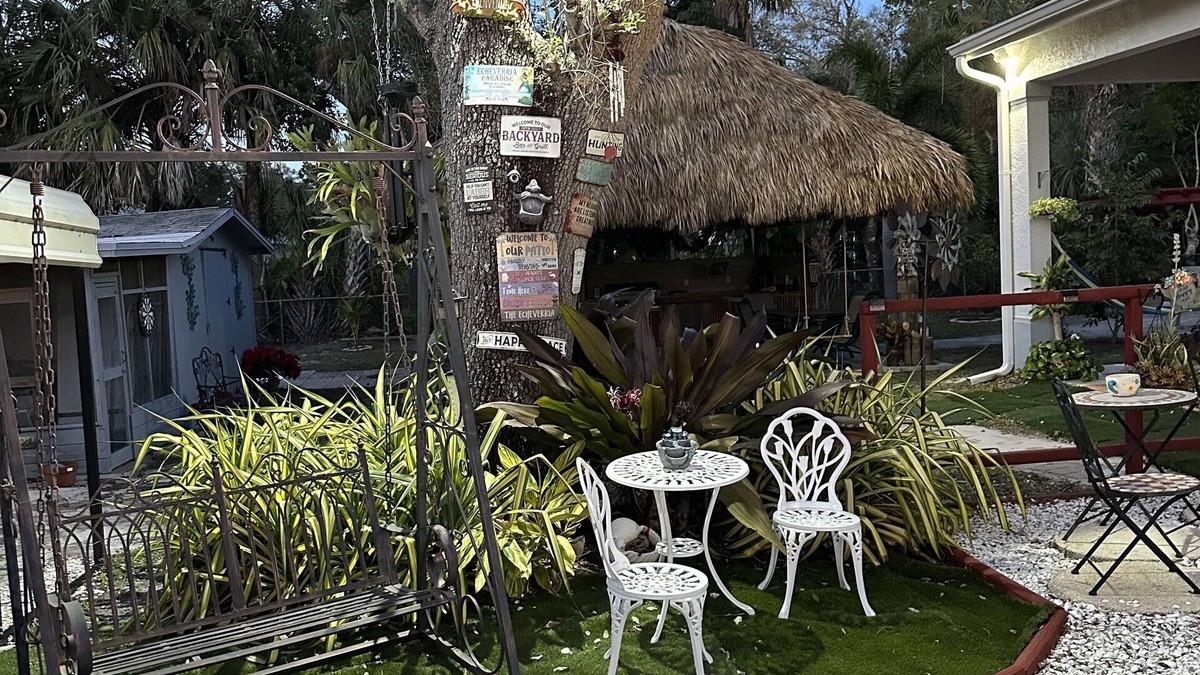 Sunset Park Cottage | Adorable Guest house with 2 bedrooms-Great Location