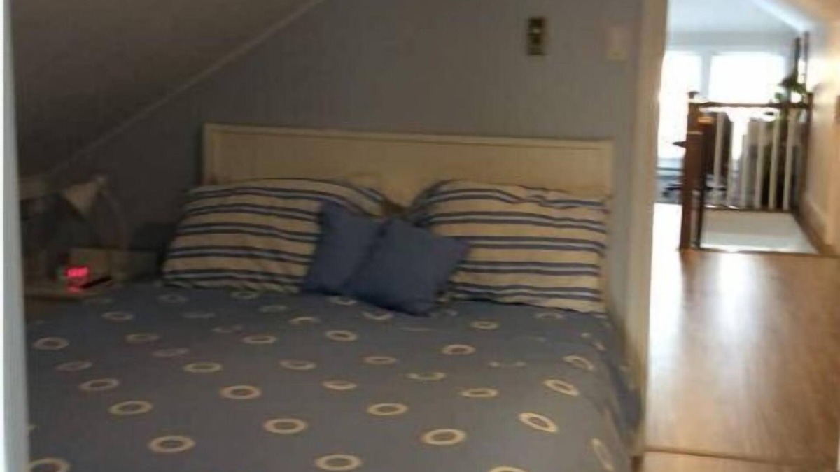 Lunenburg House | Adorable Home Sleeps 6 - Fabulous Gardens