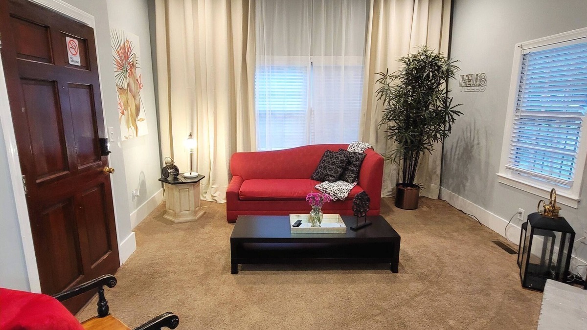 West End House | Adorable Intown Duplex Close to Downtown Atlanta; 5 minute walk to Beltline