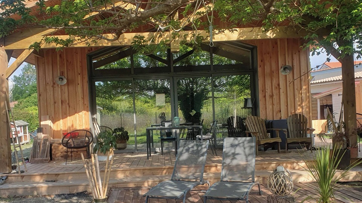 Sanguinet Cottage | Adorable lodge 800 metres from the lake