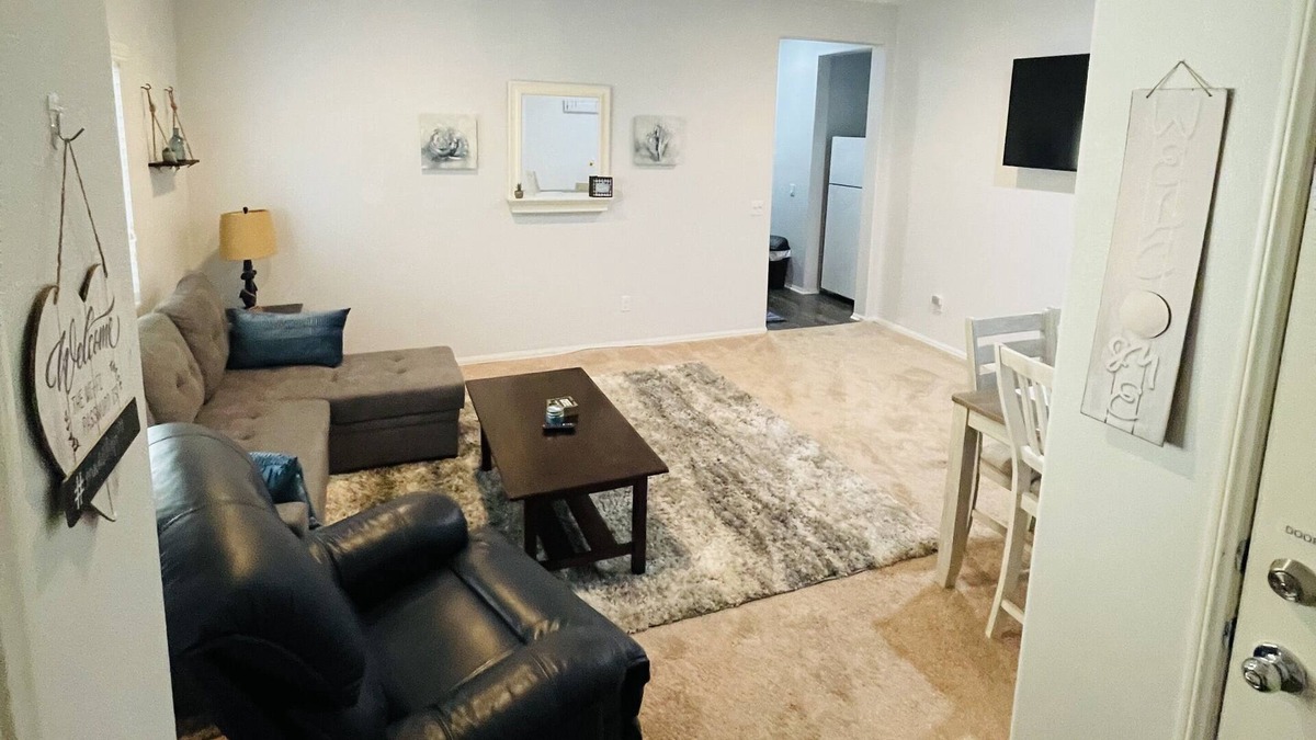 Mira Loma House | Adorable Nautical Inland Empire-Guest House