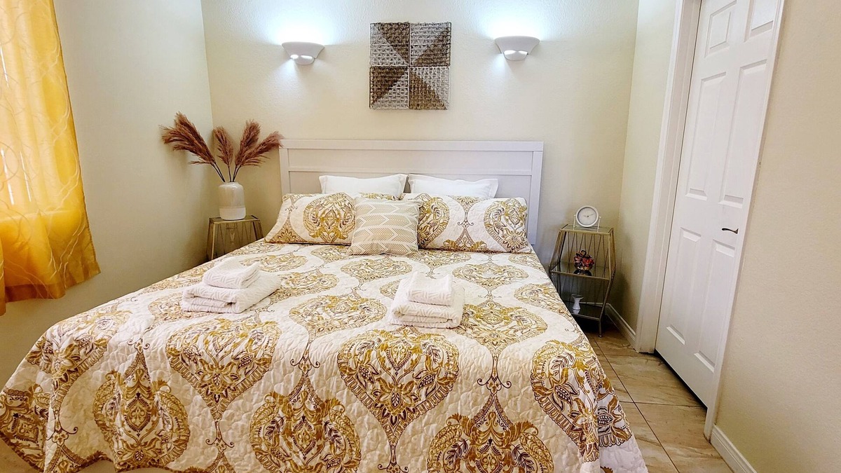 Centennial Hills House | Adorable Private house 1 bedroom - FREE parking on premises