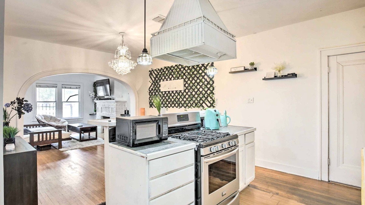 Highland Park House | Adorable San Antonio Getaway ~ 4 Mi to Dtwn!