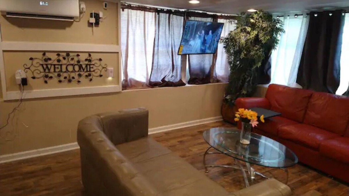 Dallas Apartment | Adorable Spacious Apt with Private Entrance Close to Downtown Dallas