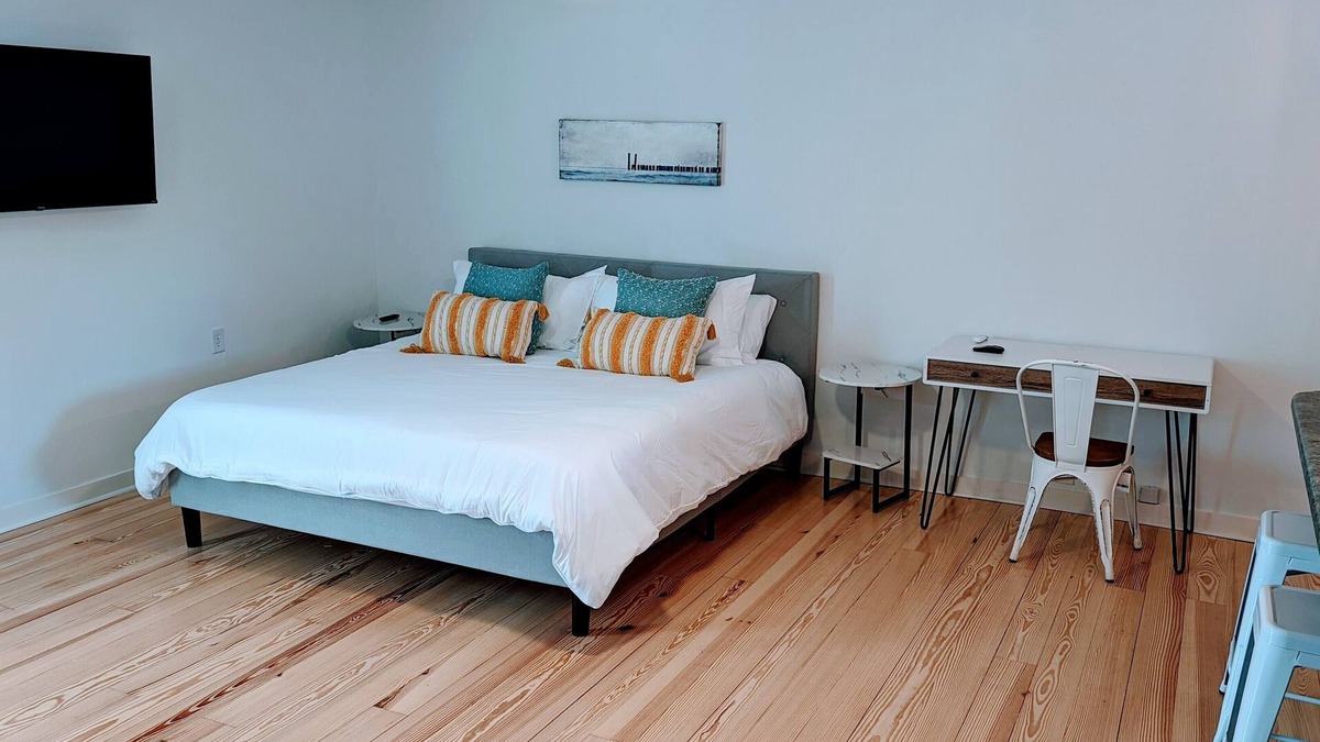 Riverland Terrace Apartment | Adorable Studio Apartment with Patio