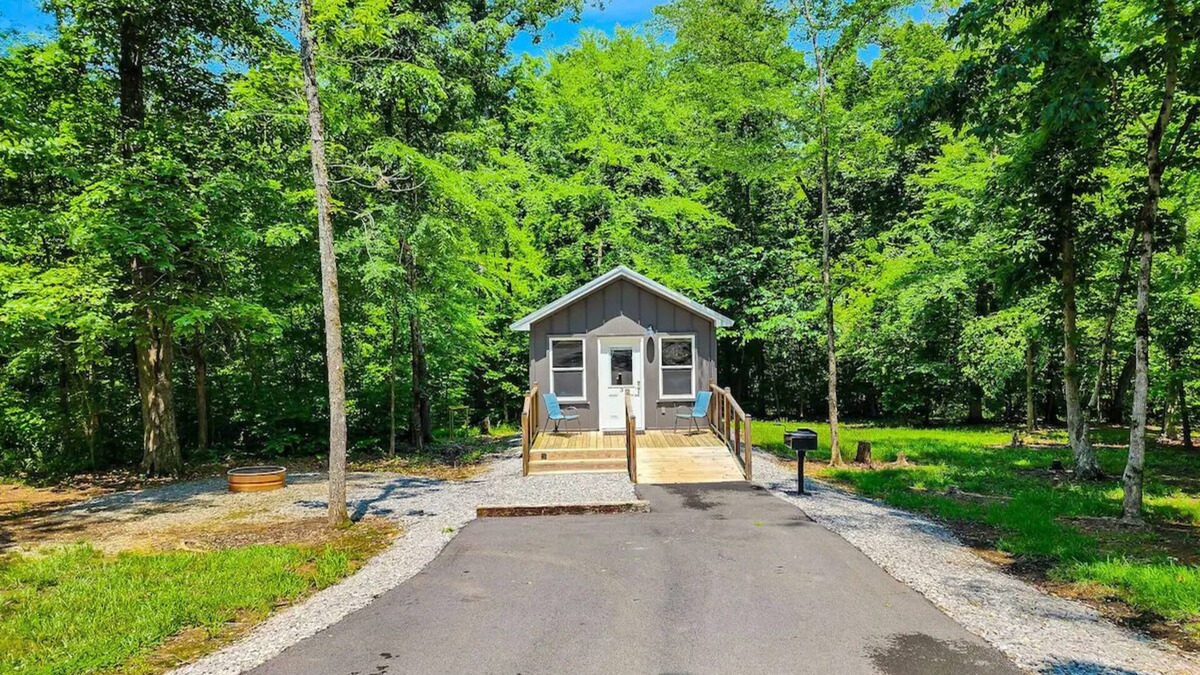 Guntersville Apartment | Adorable Tiny House Cabin- Lake Guntersville-ADA