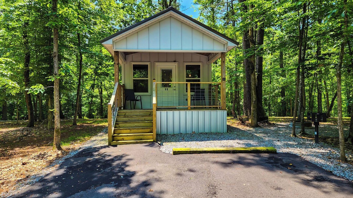 Guntersville Apartment | Adorable Tiny House Cabin- Lake Guntersville