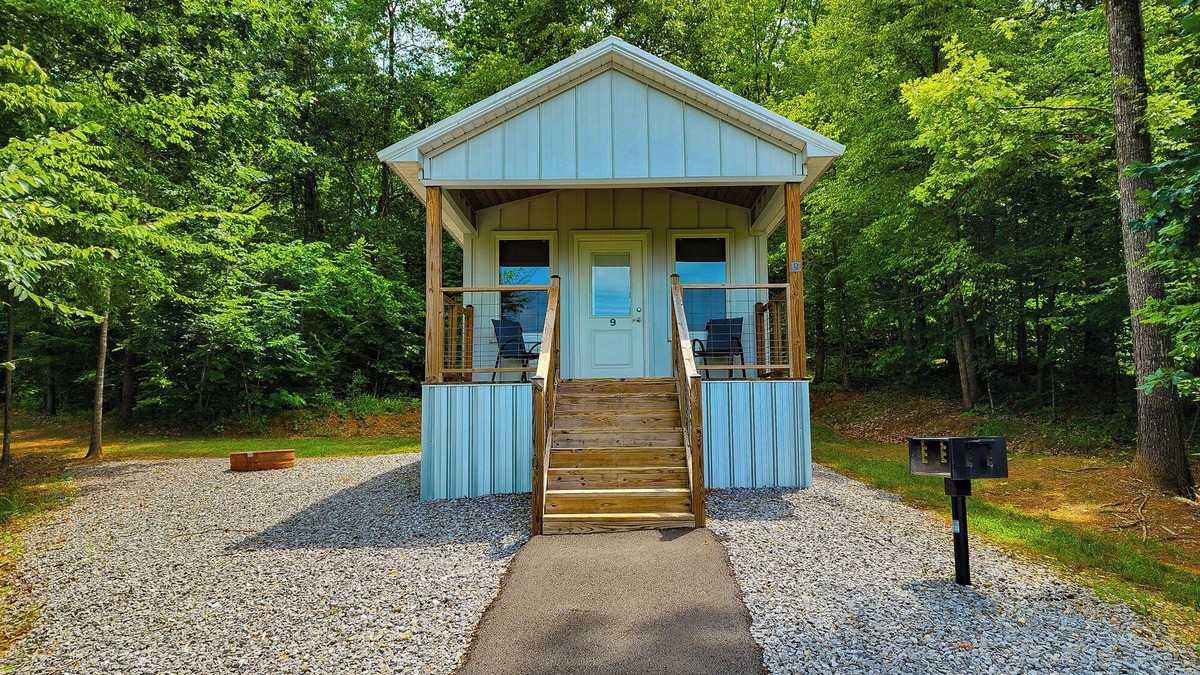 Guntersville Apartment | Adorable Tiny House Cabin- Lake Guntersville