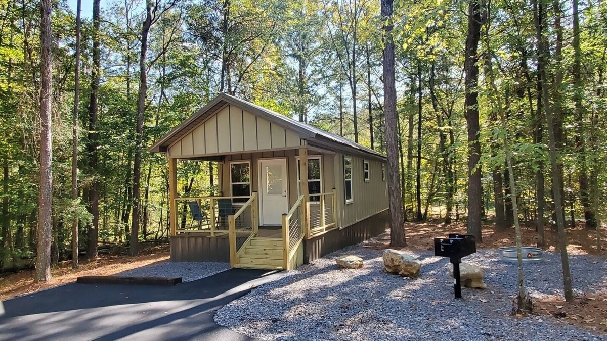 Guntersville Apartment | Adorable Tiny House Cabin- Lake Guntersville