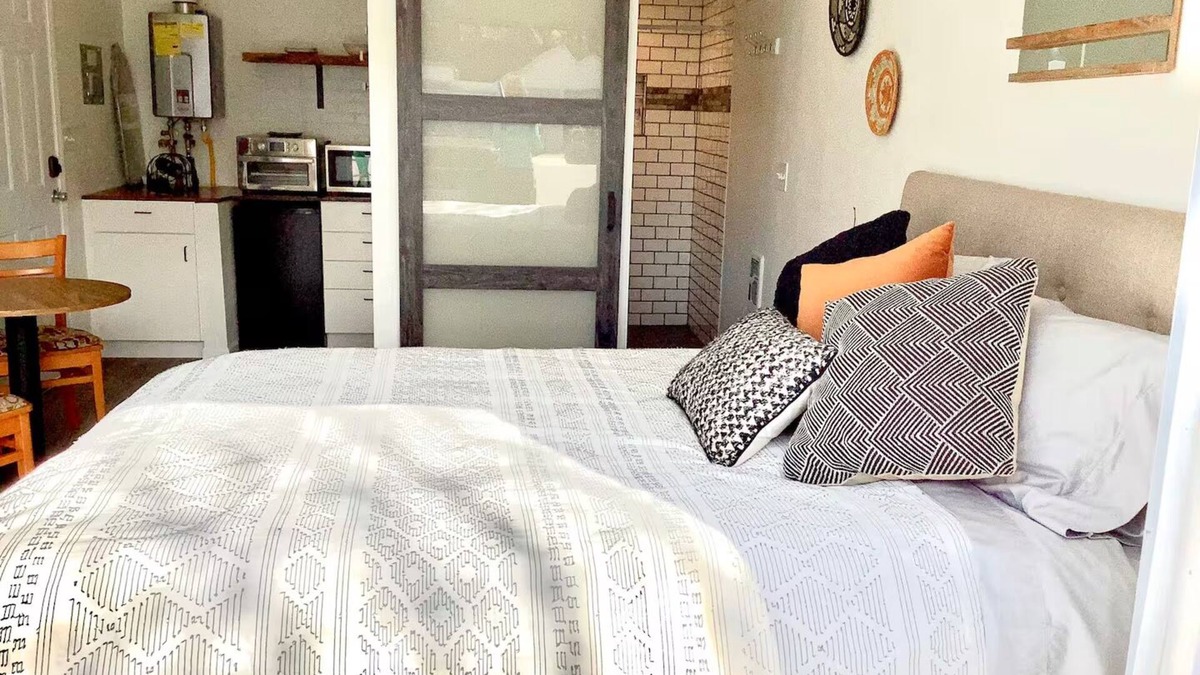 Central - Terry Cottage | ★Adorable Tiny House near hospitals & breweries ★