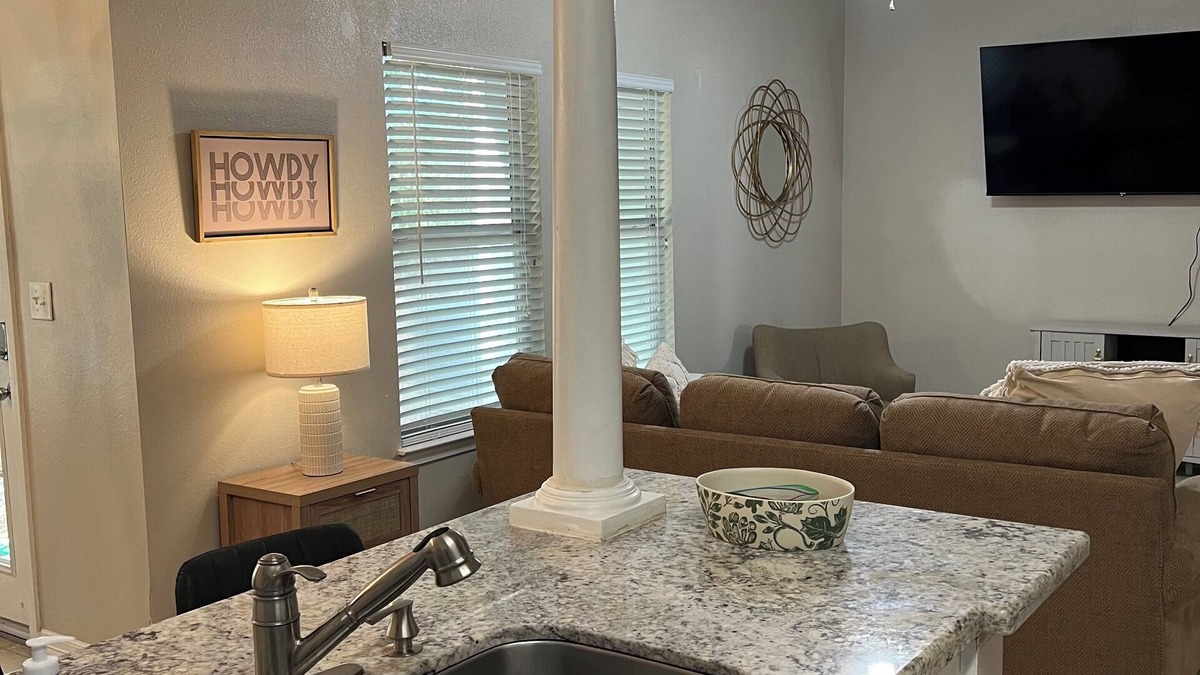 College Station House | Adorable townhome in College Station. Only 2 1/2 miles from Kyle Field.