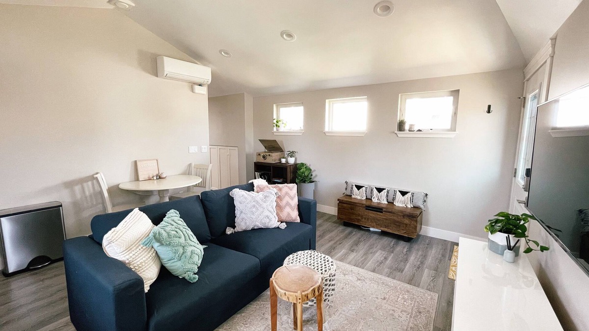 Sunnyside House | Adorable Two-Bedroom Carriage House with Patio