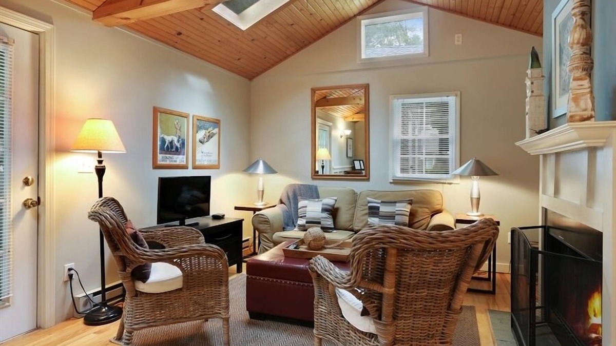 Union Pier Cottage | Adorable Union Pier Cottage Close To Beach and Downtown!