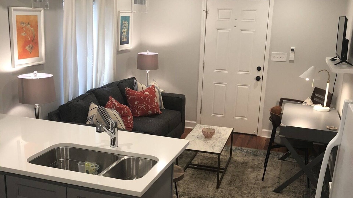Uptown Historic District Cottage | Adorable uptown cottage, just steps to shopping, parade routes, and much more!