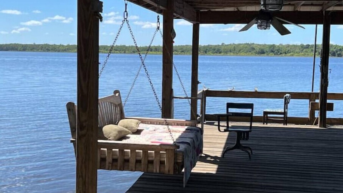 Fedhaven House | Adorable Waterfront Cabin on Lake Walk In Water with a Giant Deep Fishing Dock