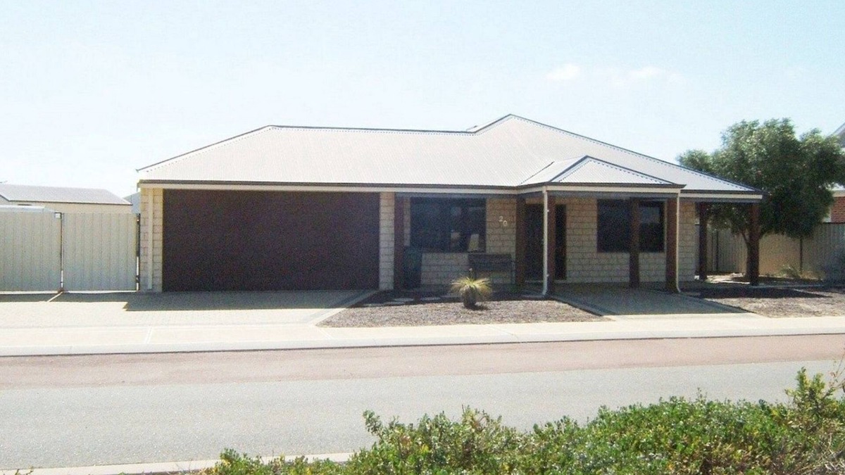 Jurien Bay House | Adriana Retreat - large modern home located in Beachridge Estate. Ideal for a large family holiday