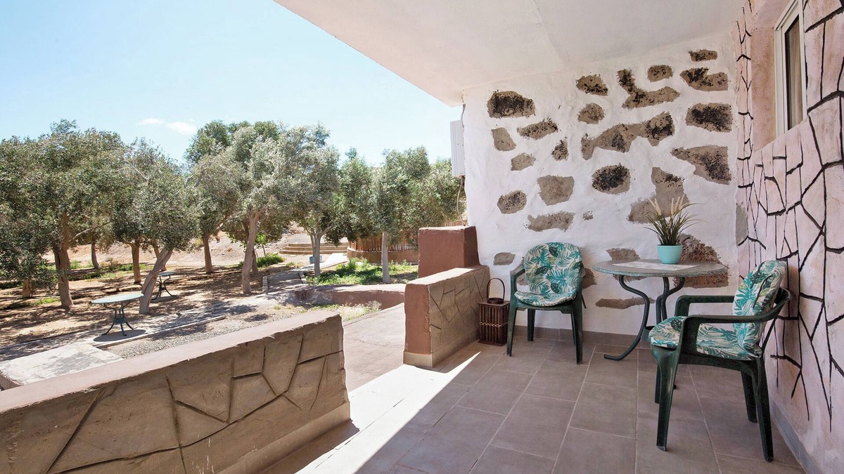 Tuineje House | Adults-Only Holiday Home Alma Eco-Rustic with Shared Pool and Terrace