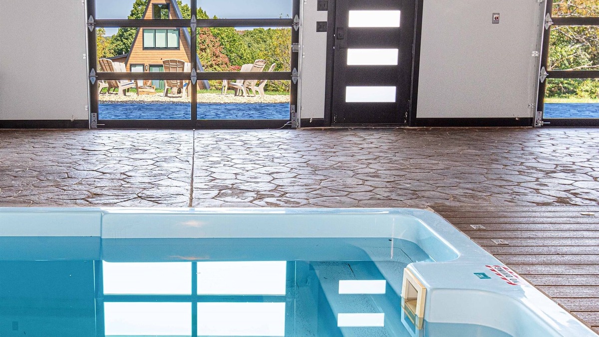 Omaha House | AdultsOnly HeatedPool HotTub FirePit SteamShower